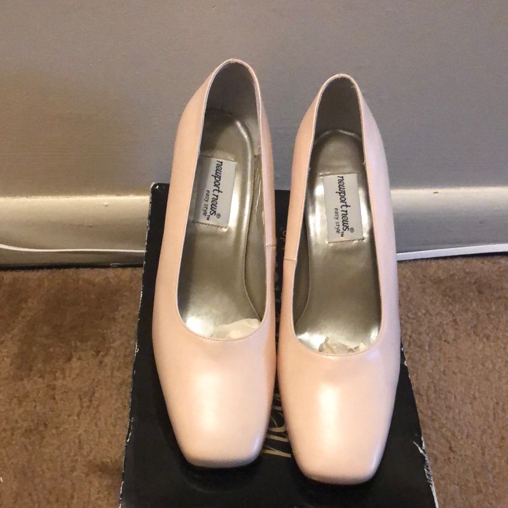 9 W, Anti- Rose, new, good condition.